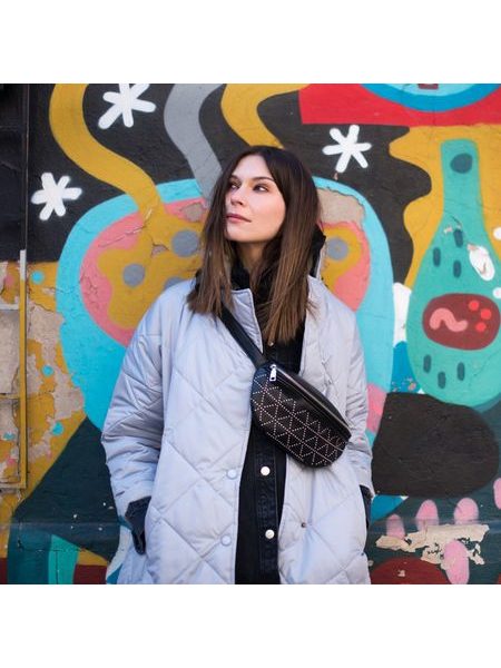 Praktická dámská ledvinka se vzory