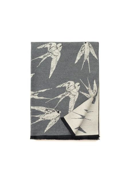 Krásná zimní šála zdobená zvířecím motivem šedá