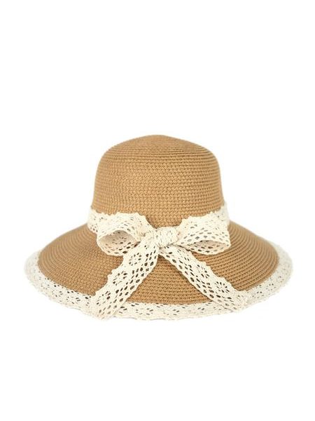 Klobouk se zdobeným lemem