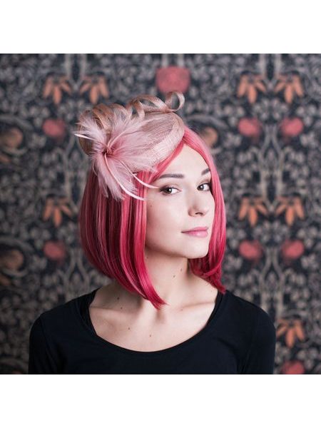 Elegantní bílý fascinátor