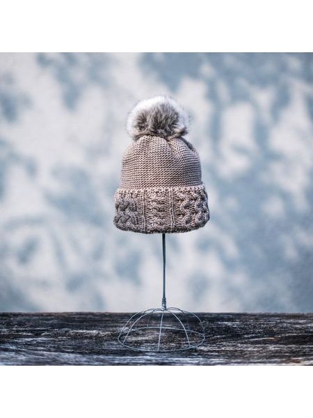 Zimní čepice s bambulí, šedivá