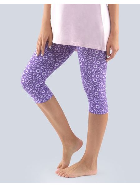 Dámské kalhoty 3/4 pyžamové dámské, 3/4 kalhoty, šité, bokové, s potiskem 19804P - tm. fialová fruktóza