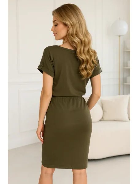 Šaty s krátkým rukávem, kapsou a nášivkou