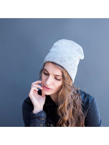 Minimalistická černá čepice