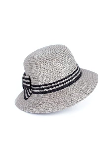 Klobouk se zdobeným lemem