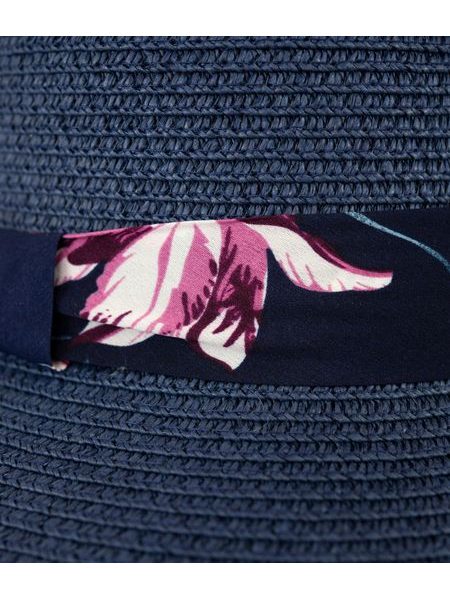 Klobouk se zdobeným lemem