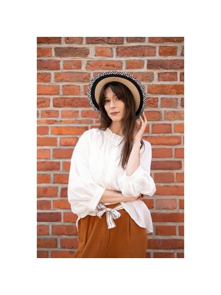 Klobouk se zdobeným lemem