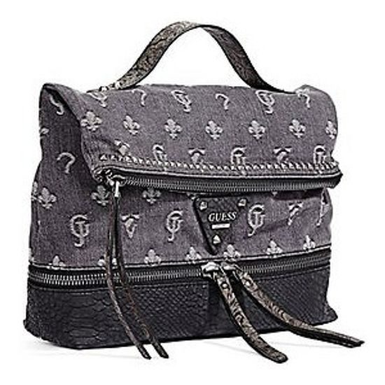 Stylový batoh a kabelka v jednom GUESS Dylan Slate Denim Convertible  Backpack - Guess - Elegantní kabelky - Kabelky, Kabelky a tašky, MÓDNÍ  DOPLŇKY, PRO ŽENY, !STARE - Perfektní Prádlo.cz - Pohodlné