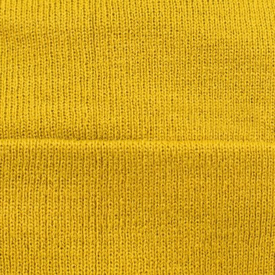 Originální žlutá čepice se zahnutím na zimu