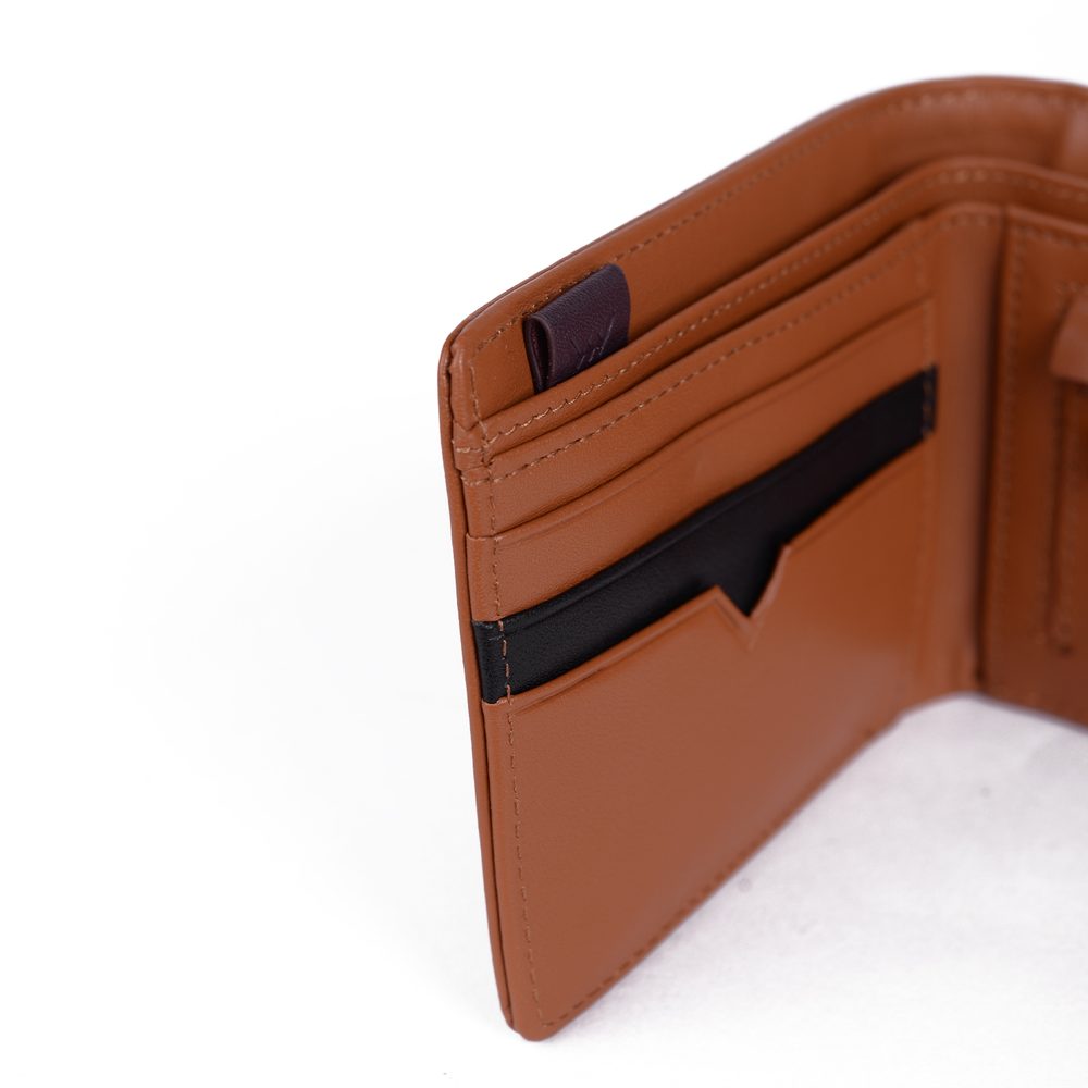 VUCH Benji.

LEATHER MEN'S WALLETS>
Jednoduchý a čistý design
3 karetní přihrádky a 2 vnitřní praktické kapsy
Kapsička na mince se zavíráním na zip
Dvě přihrádky na bankovky
 ROYAL COLLECTION
„Dopřej si kvalitu a styl vždy, když sáhneš do kapsy pro svou peněženku z Royal Collection.