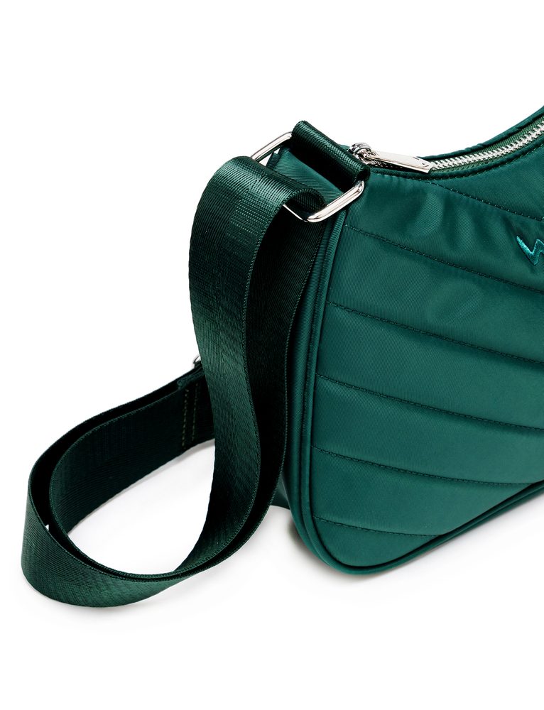 VUCH Liva Green.

Hlavní zapínání na zip 
Prošívaný povrch 
Vnitřní kapsa na zip, přihrádka na drobnosti 
Široký nastavitelný crossbody popruh
 Crossbody 
Nestárnoucí klasika, kterou můžeš nosit v létě i zimě, do práce i na prochajdu, k teniskám i lodičkám.