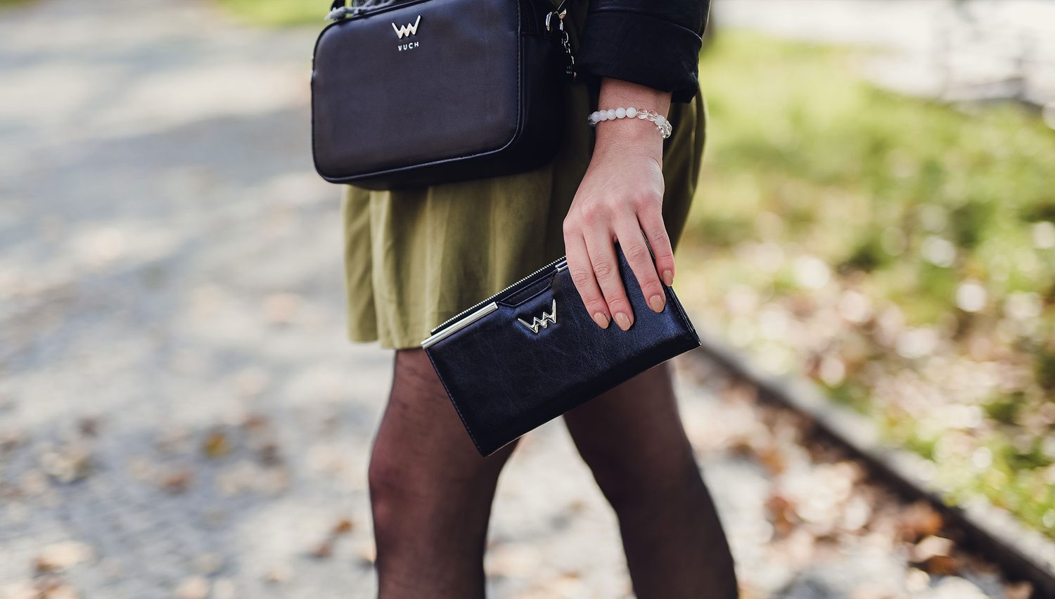 Vuch - Fashion tips: how to pair a handbag with a wallet?