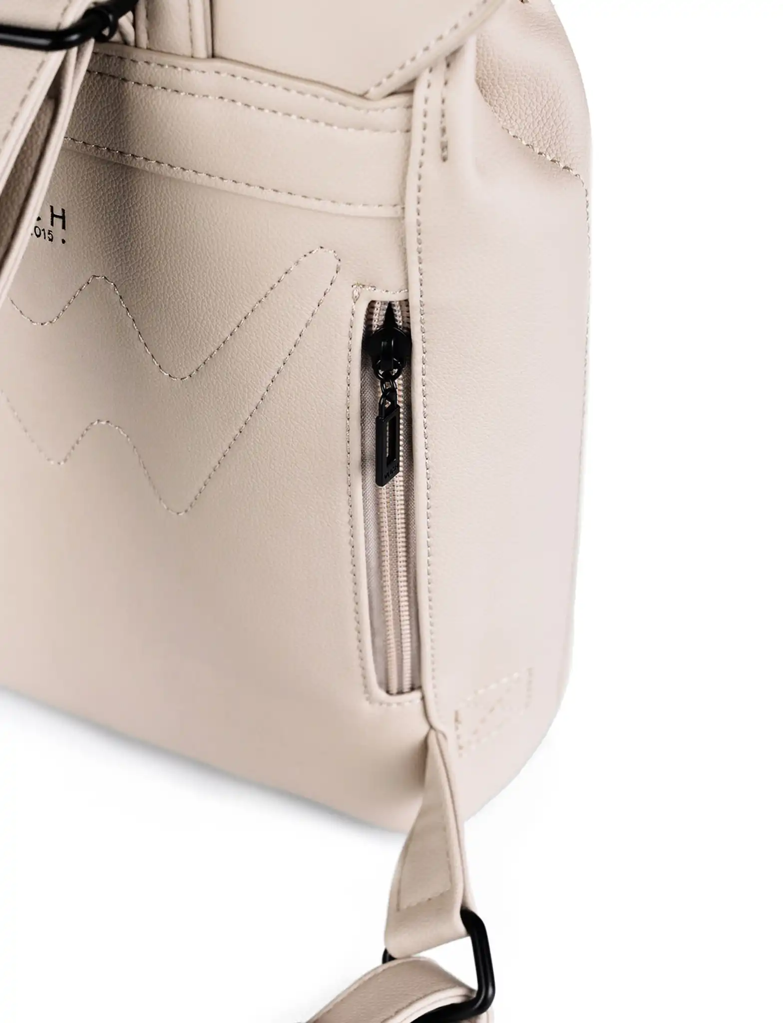 Detail zapínání batohu VUCH Linton Creme