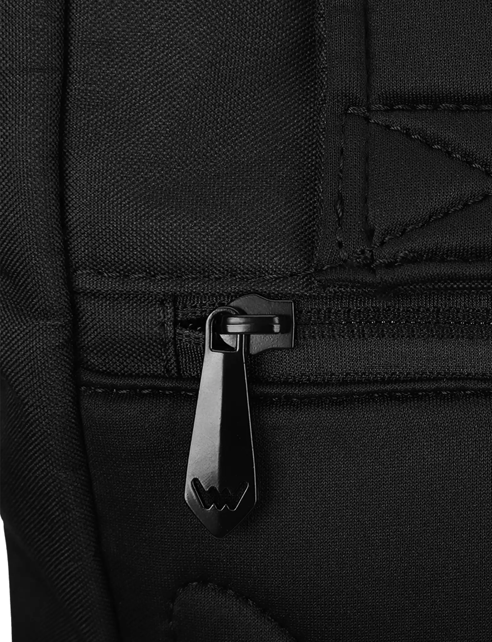 Detail batohu VUCH Deiryen Wine Red