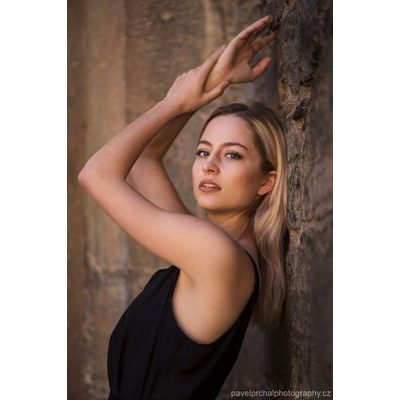 Zpěvačka, modelka a budoucí právnička.