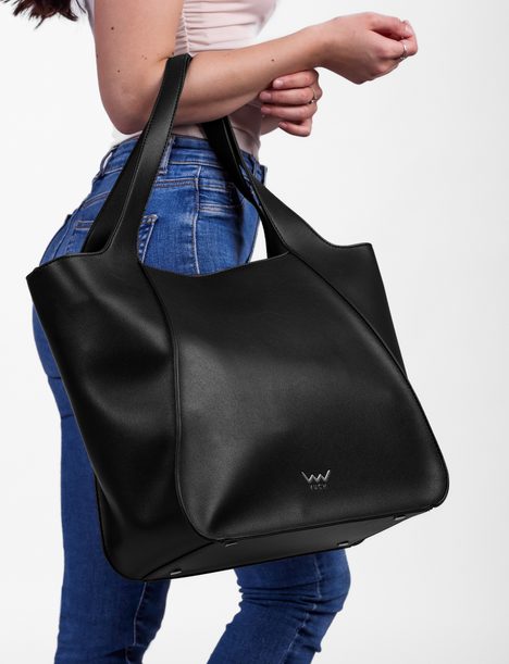 Calyste Black