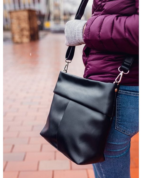 Anila Black