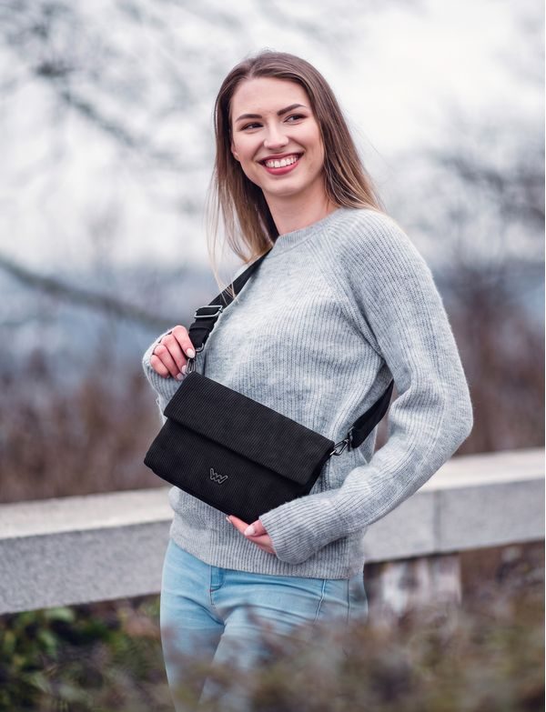 Yella Cosy Black