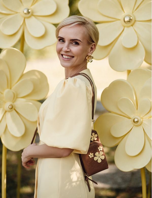 Daisy Glow Brown