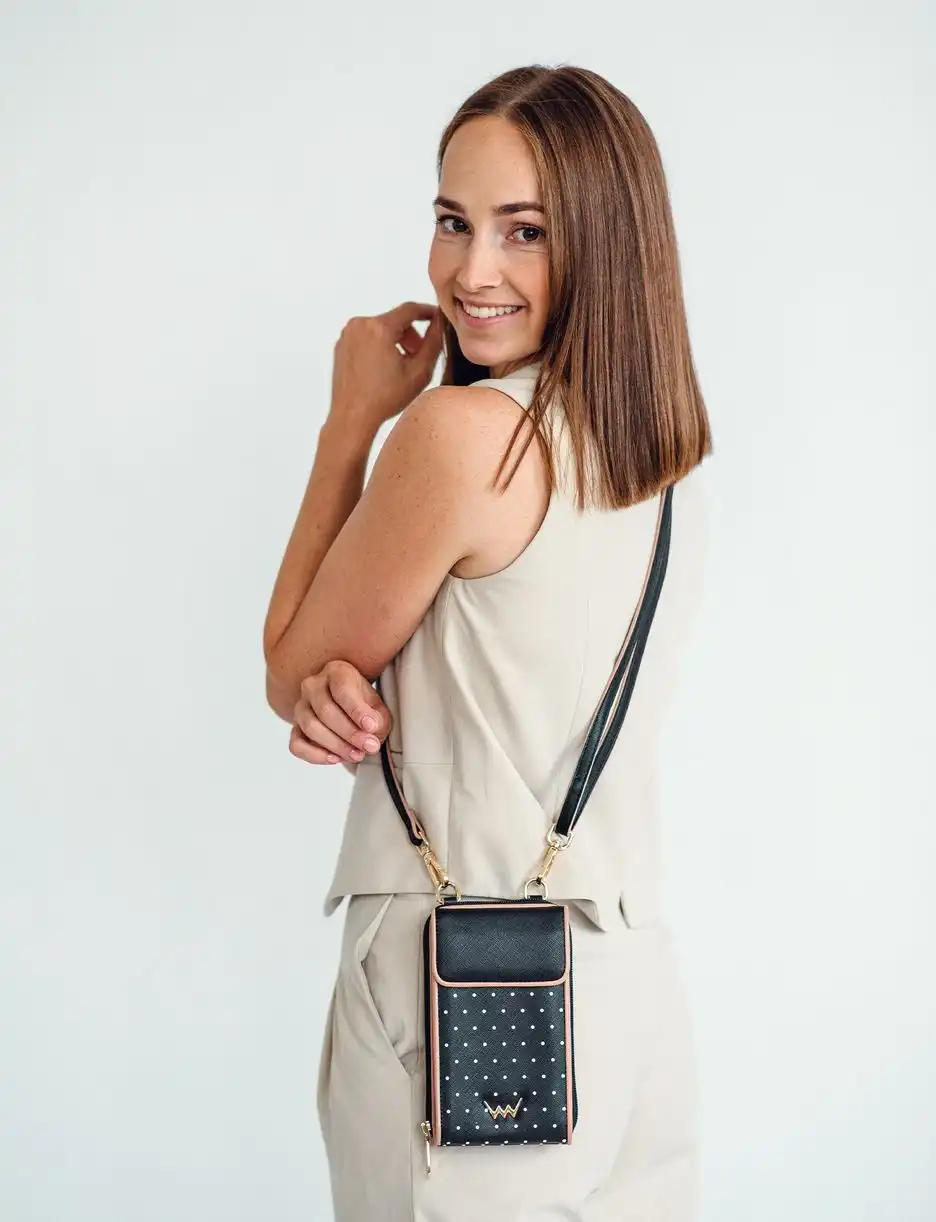 VUCH Nikolett Black design