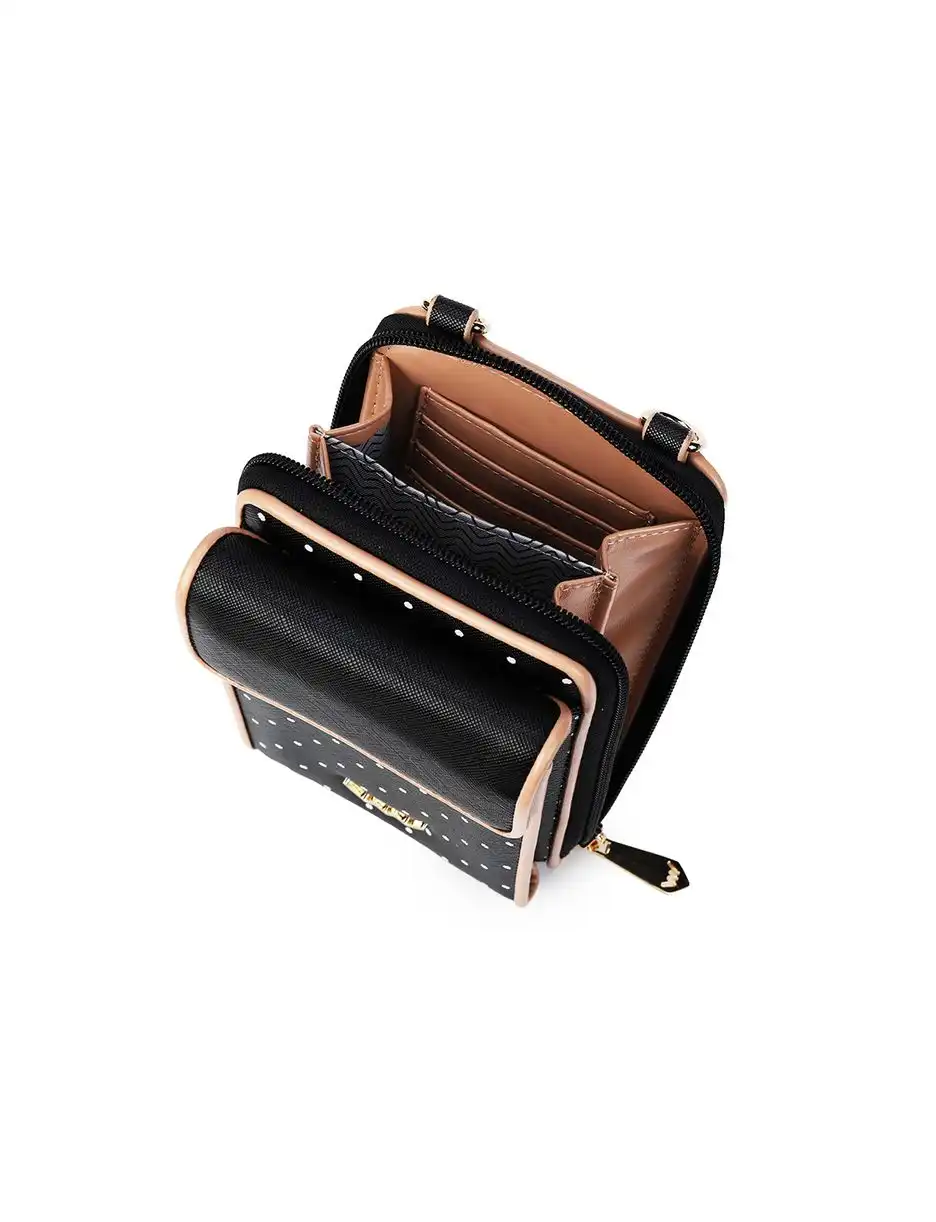 VUCH Nikolett Black uvnitř