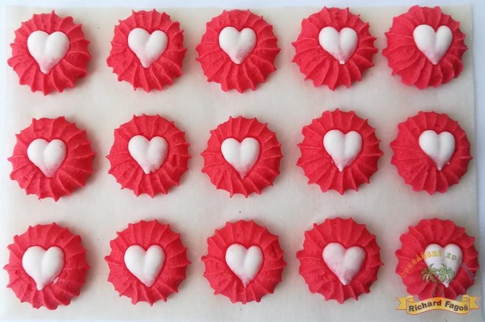 Cukrové dekorace červené pusinky se srdíčky - Fagoš