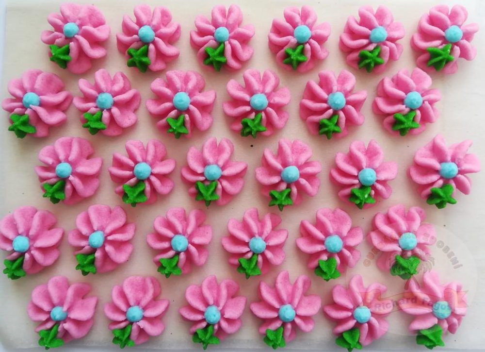 Cukrové ozdoby květy na platíčku 10 - růžové - Fagoš