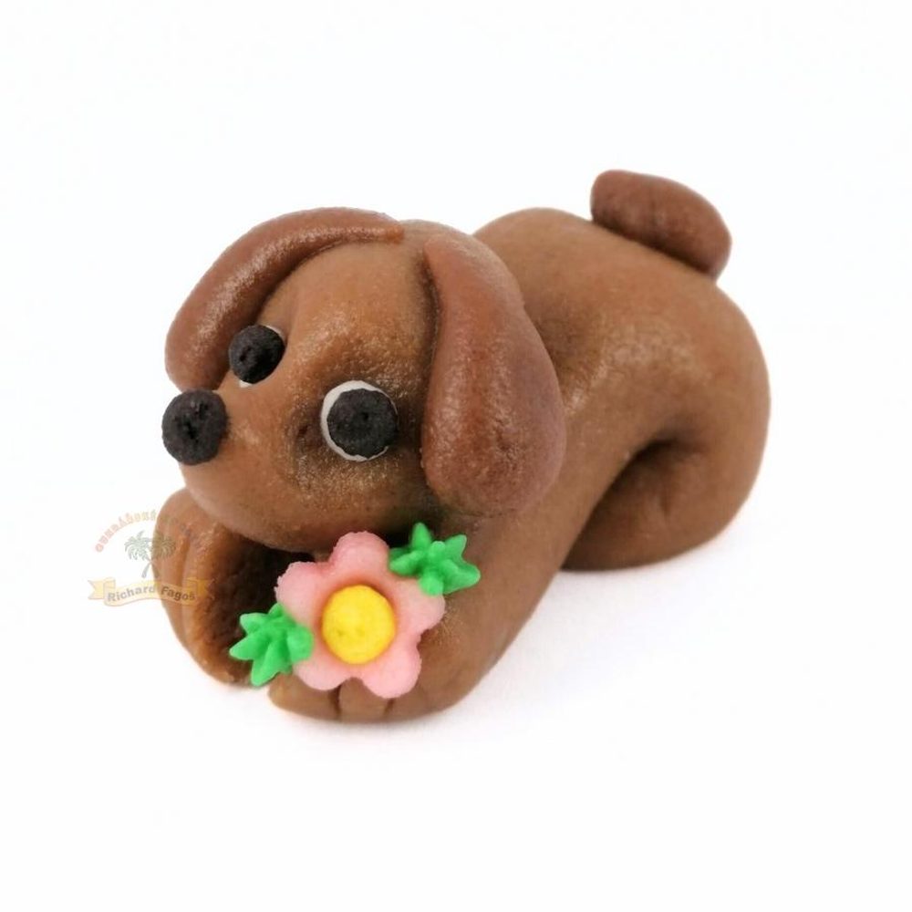 Příležitostná postavička pes pejsek hnědý s kytičkou - Fagoš