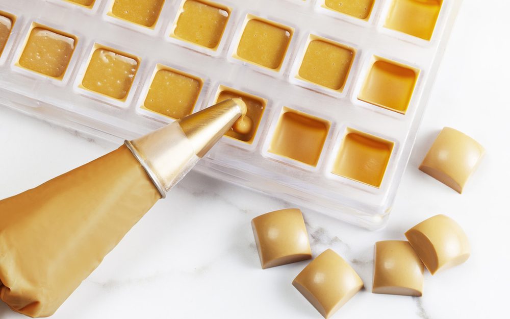 Zlatá čokoláda s chutí karamelu Gold Callets - 250 g - Callebaut