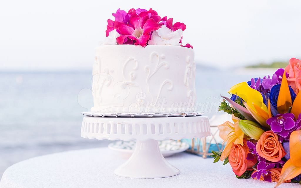 Hengerelt fehér fondant esküvői tortákhoz - Bright White - 2,5 kg -  FunCakes - Bevonó anyagok (fondant) - Modelező és bevonó anyagok (fondant),  Alapanyagok - Cukrász világ