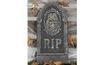 “RIP” Náhrobek s lebkou 33X65 CM - HALLOWEEN