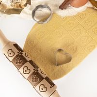 VÁLEČEK NA TĚSTO SRDCE D. 16 CM