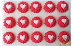 Cukrové dekorácie červené pusinky so srdiečkami