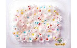 Modelované biele kvietky s farebnou bodkou 10 g