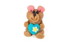 Príležitostná figúrka – svetlohnedý medvedík s modrým srdiečkom