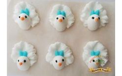 Cukrové dekorácie holubičky s modrou mašľou