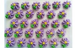 Cukorvirág díszek tálcán – 24 db