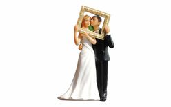 Nevěsta s ženichem s rámečkem - svatební figurky na dort