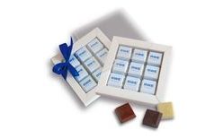 Reklám pralinéválogatás 9×12 g, szalag saját motívummal/logóval – 250 db-tól