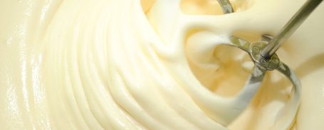 Milyen fajta krémet tegyünk a bevonat és a marcipán alá?