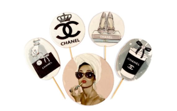 CUKROVÁ DEKORACE NA DORT – SADA „COCO CHANEL“