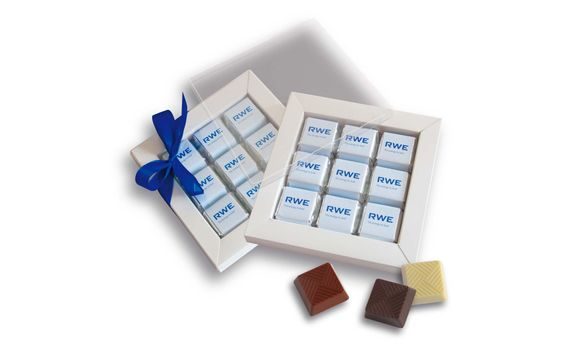 REKLÁM PRALINÉVÁLOGATÁS 9×12 G, SZALAG SAJÁT MOTÍVUMMAL/LOGÓVAL – 250 DB-TÓL