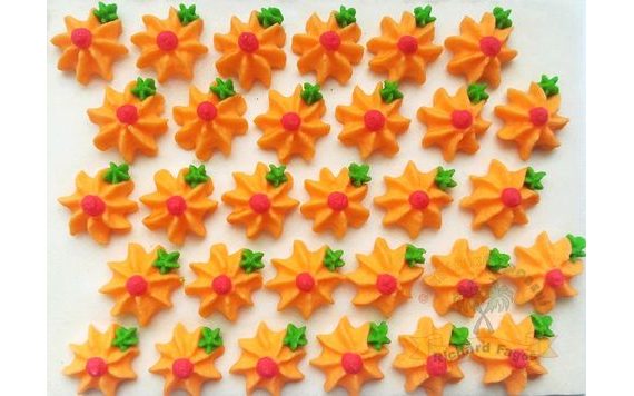 CUKORVIRÁG DÍSZEK TÁLCÁN – 1 (30 DB)