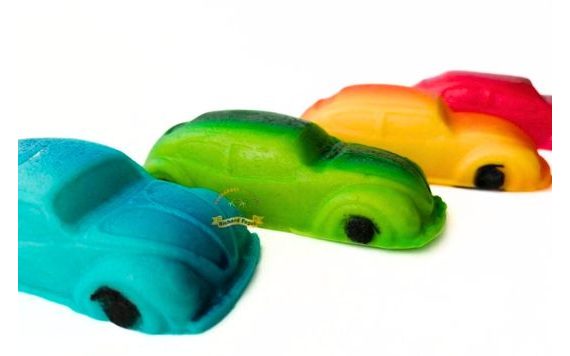 JEDLÁ FIGURKA 4 - AUTO ZELENÉ