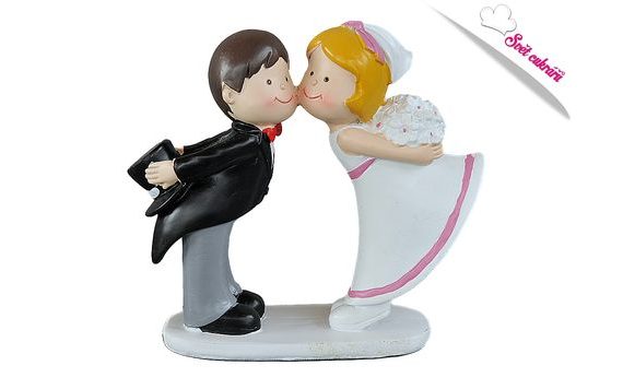 WEDDING CAKE TOPPER - KISSING NEWLYWEDS 12 CM