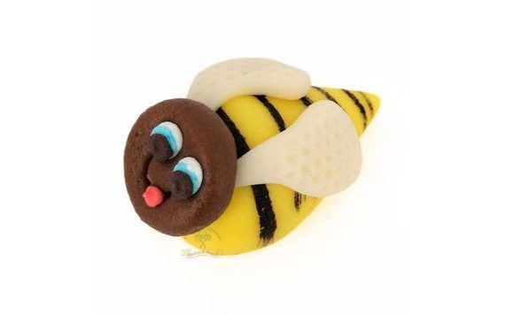 ALKALMI DARÁZS FIGURA