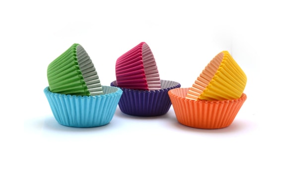 SZÍNES PAPÍR KOSARAK - 300 DB (3X5 CM) MUFFIN,CUPCAKE