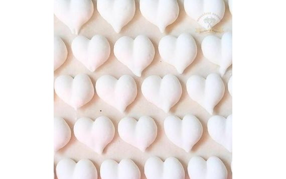 WHITE SUGAR HEART DECORATIONS