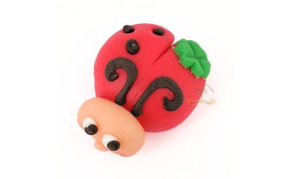 PRÍLEŽITOSTNÁ FIGÚRKA LIENKA (BERUŠKA)