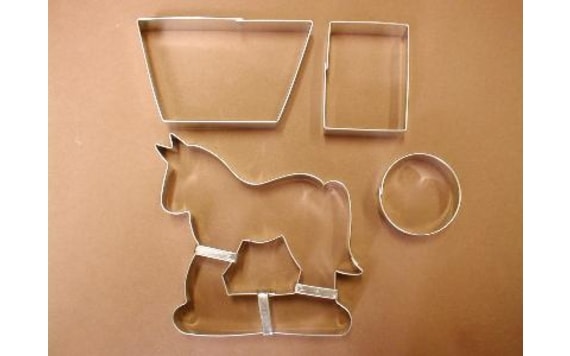 SET OF DOUGH CUTTERS - HORSE WAGGON